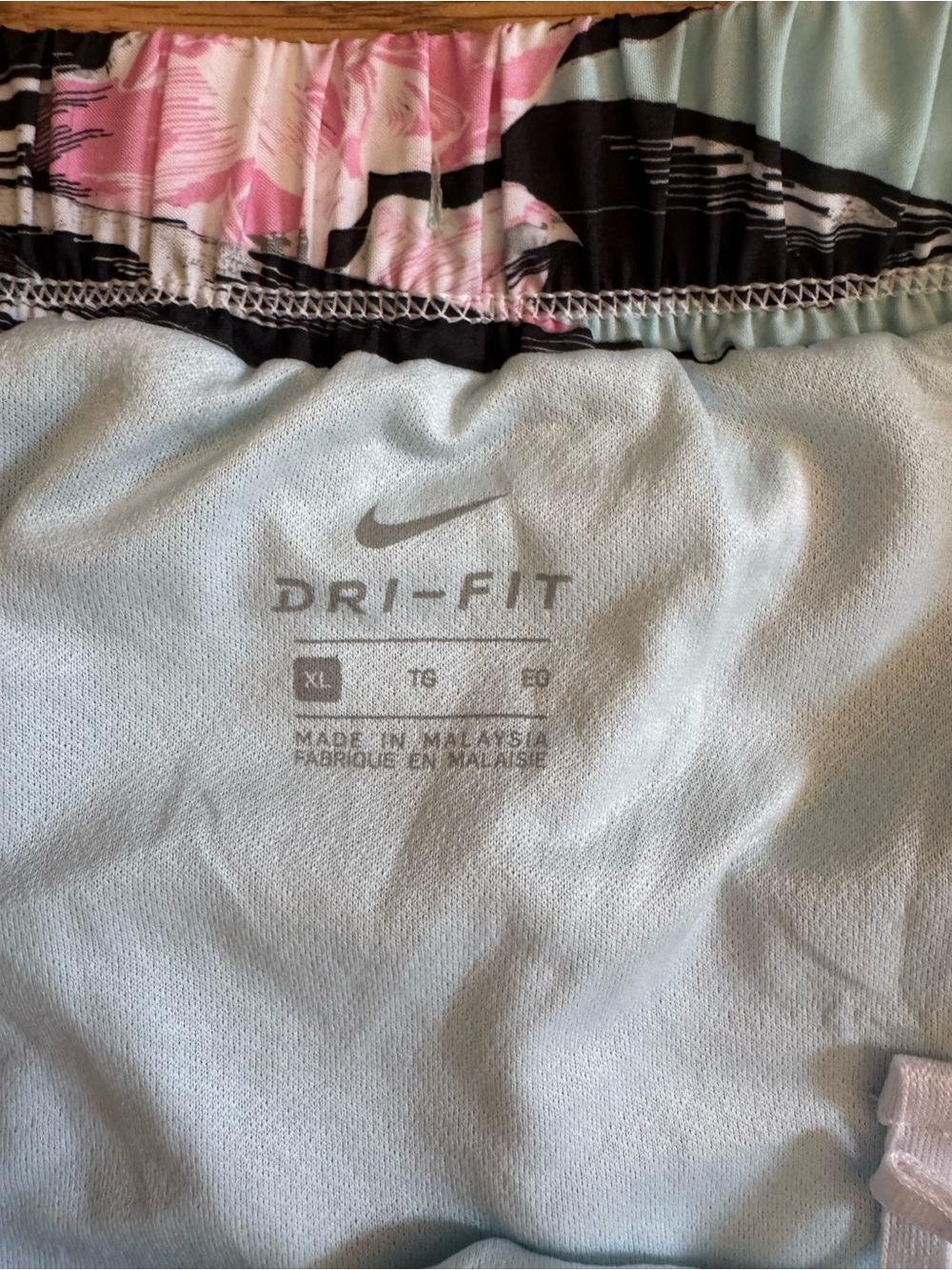 Nike Dri-FIT Floral Shorts - XL - Picture 3 of 3